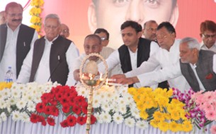 Akhilesh Yadav inaugurates Lucknow kitchen