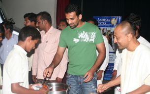 Zaheer Khan visits Akshaya Patra