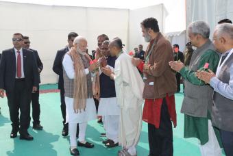 Shri Chanchalapathi Dasa, Vice-Chairman, Akshaya Patra, greets the Prime Minister