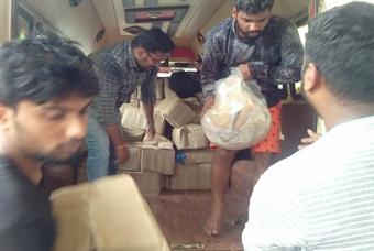 Food packets being unloaded in Kerala