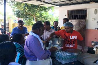 Akshaya Patra serving lunch