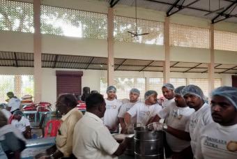 Akshaya Patra serving food to flood-affected people in Edathua