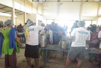 Akshaya Patra team serves food